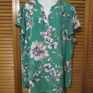 Maurices top lightweight V neck, feminine & blousy jade green floral size 2x